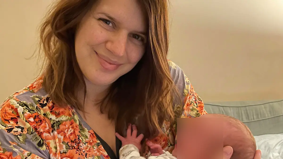 Jennifer Cahill mit ihrem ersten Baby