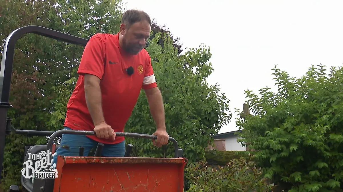 Die Beet-Brüder wuchten Sandstein und shoppen Terrassenplatten Eine Stunde unterwegs