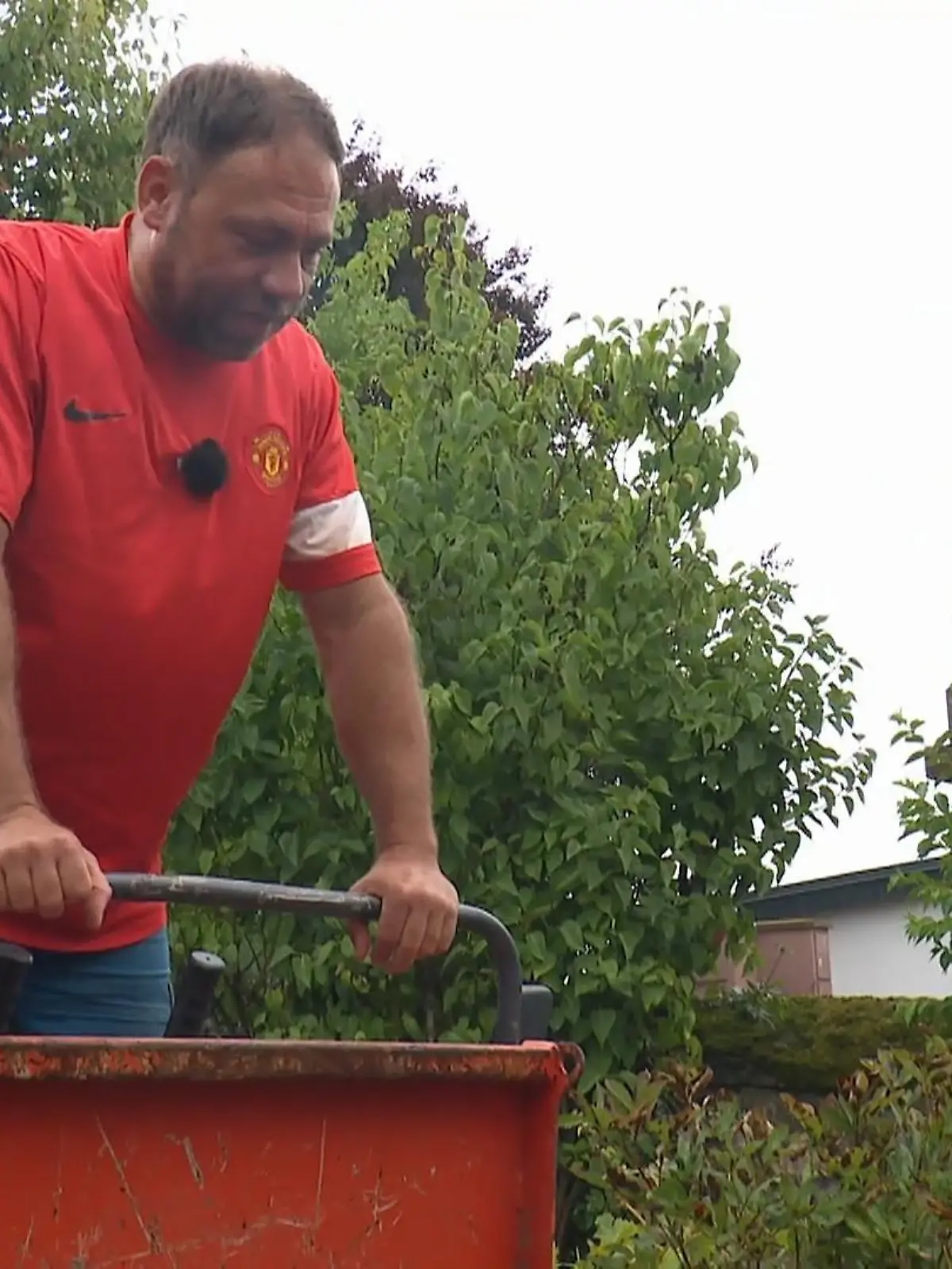 Bild zu: "Die Beet-Brüder wuchten Sandstein und shoppen Terrassenplatten"