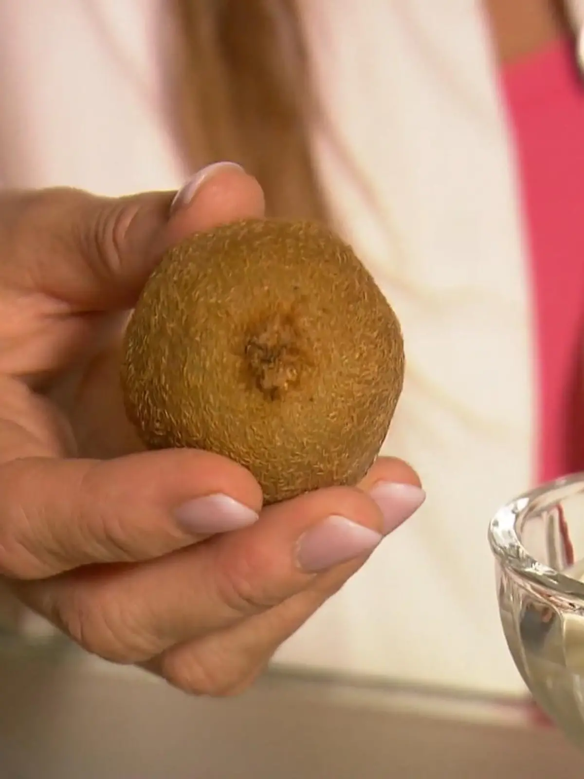 Bild zu: "Eine Kiwi am Morgen vertreibt Kummer und Sorgen! Diese Lebensmittel helfen bei Verstopfung"