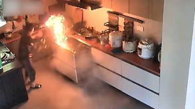 China: Explosion! Oma (82) versucht Küchenbrand zu löschen – mit einer Bratpfanne?!