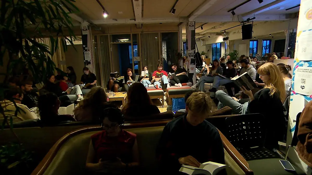 „Silent Book Club“ in Münster Schweigen als Verbindung