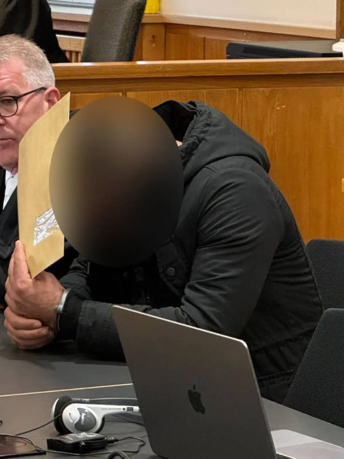Bild zu: "Ayad A. soll seine Frau (†37) mit knapp 70 km/h überfahren haben"