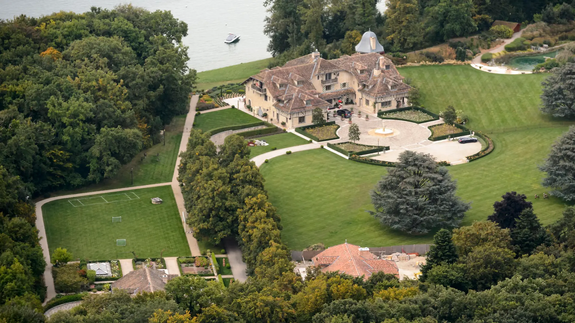 Die Villa der Schumachers am Genfer See. Dort soll es in Abwesenheit der Familie im November 2019 zu einer Vergewaltigung gekommen sein.