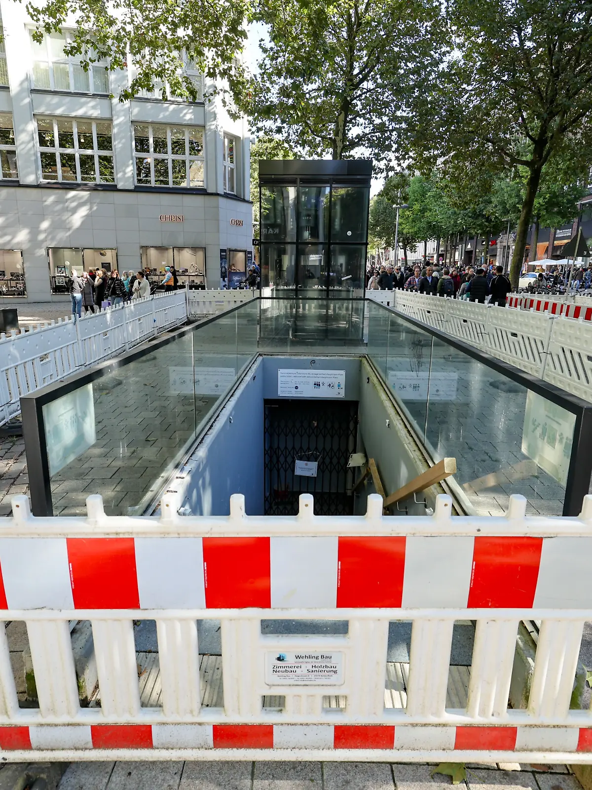 Eine unterirdische Toilette in der Hamburger Innenstadt kostete einst Millionen – und war nach drei Monaten kaputt.
