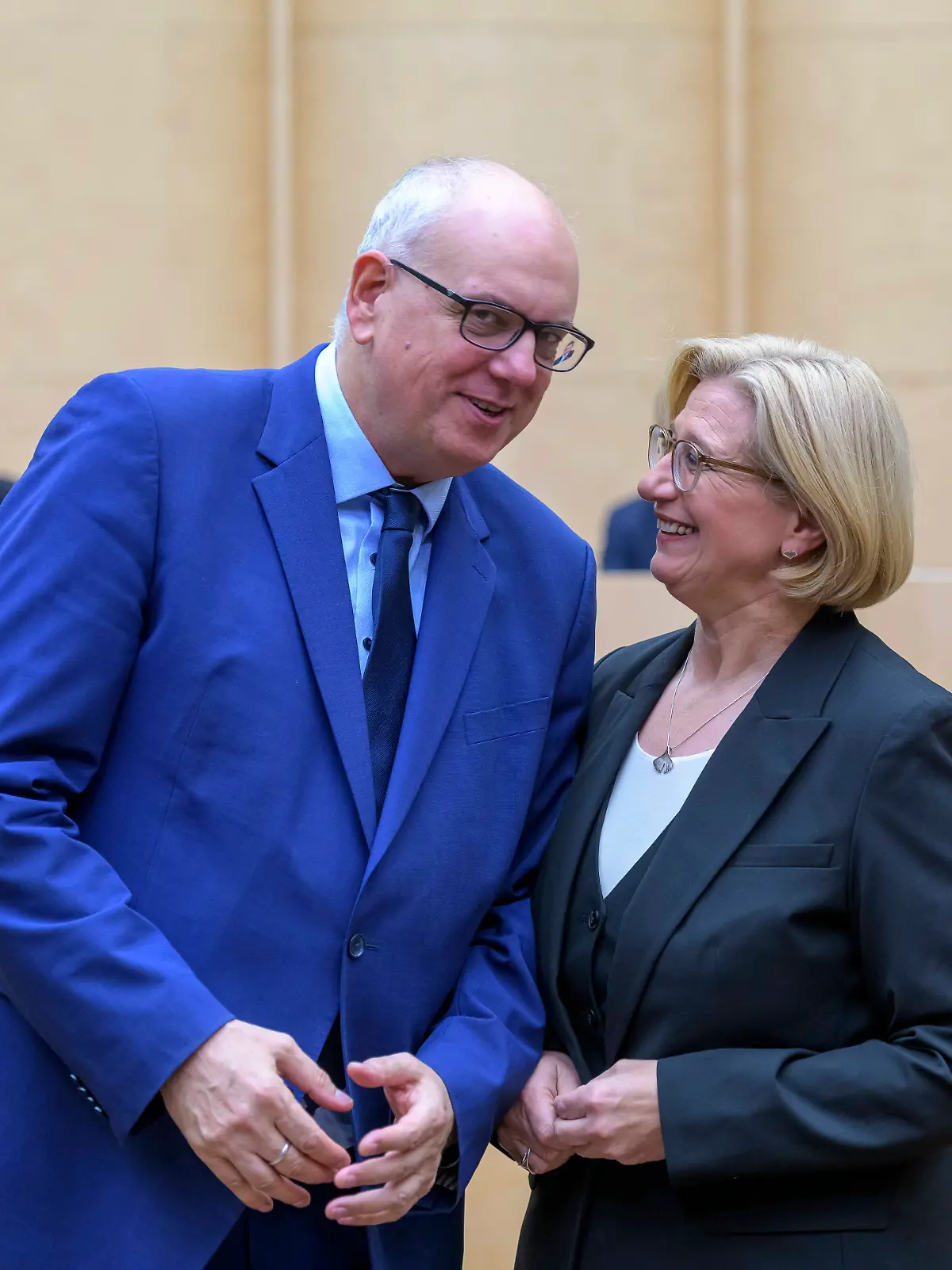 Wahl Andreas Bovenschulte  Anke Rehlinger EUR, Deutschland, Berlin, 17.10.2025: In seiner Plenarsitzung wählt der Bundesrat den Bürgermeister und Präsidenten des Senats der Freien Hansestadt Bremen Andreas Bovenschulte SPD zu seinem neuen Präsidenten. Er tritt sein Amt zum 1. November an. *** Election Andreas Bovenschulte Anke Rehlinger EUR, Germany, Berlin, 17 10 2025 In its plenary session, the Bundesrat elects the Mayor and President of the Senate of the Free Hanseatic City of Bremen Andreas Bovenschulte SPD as its new President He takes office on November 1