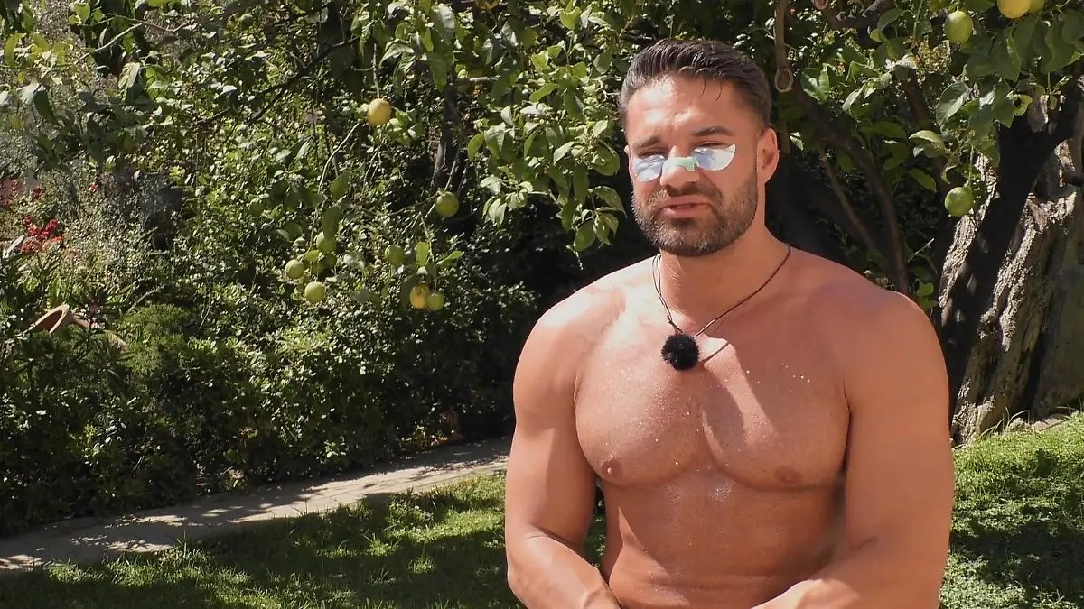 DAS behauptet Aleks jetzt über seine Verlobte Vanessa bei "Temptation Island VIP" Probleme, „geführt zu werden”?