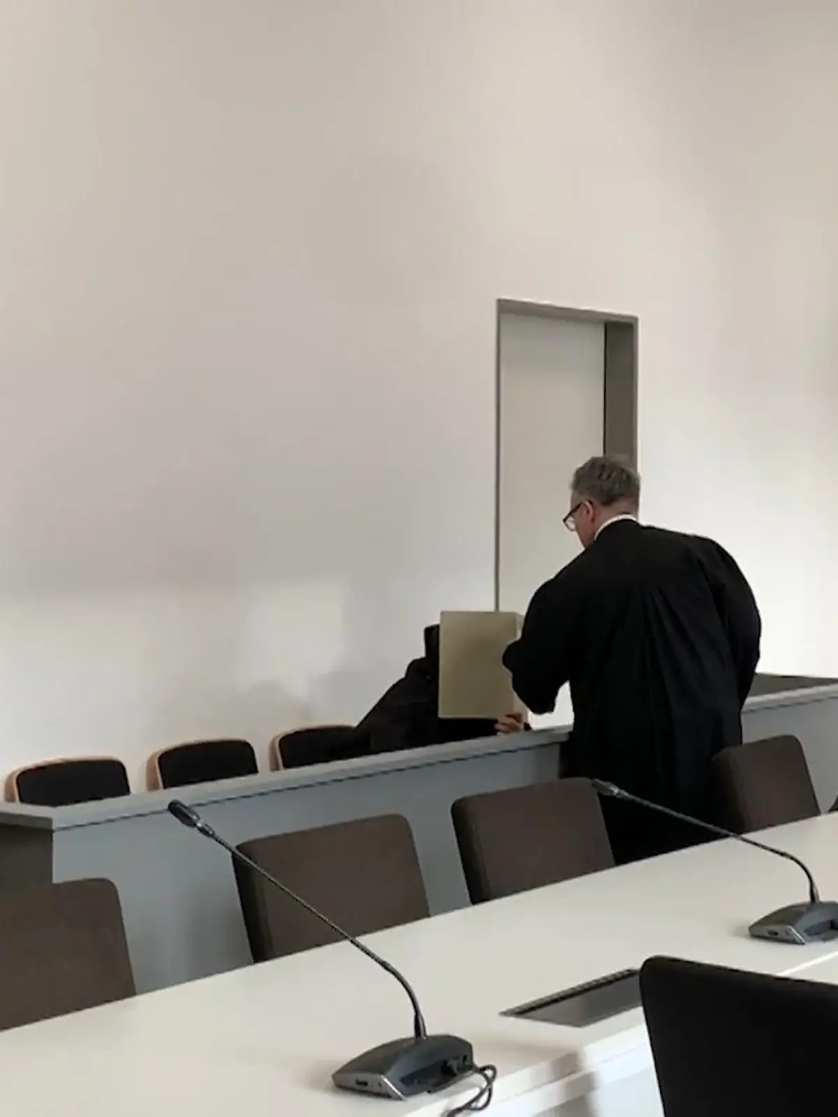 Bild zu: "Pädophiler nach Falle vor Gericht"