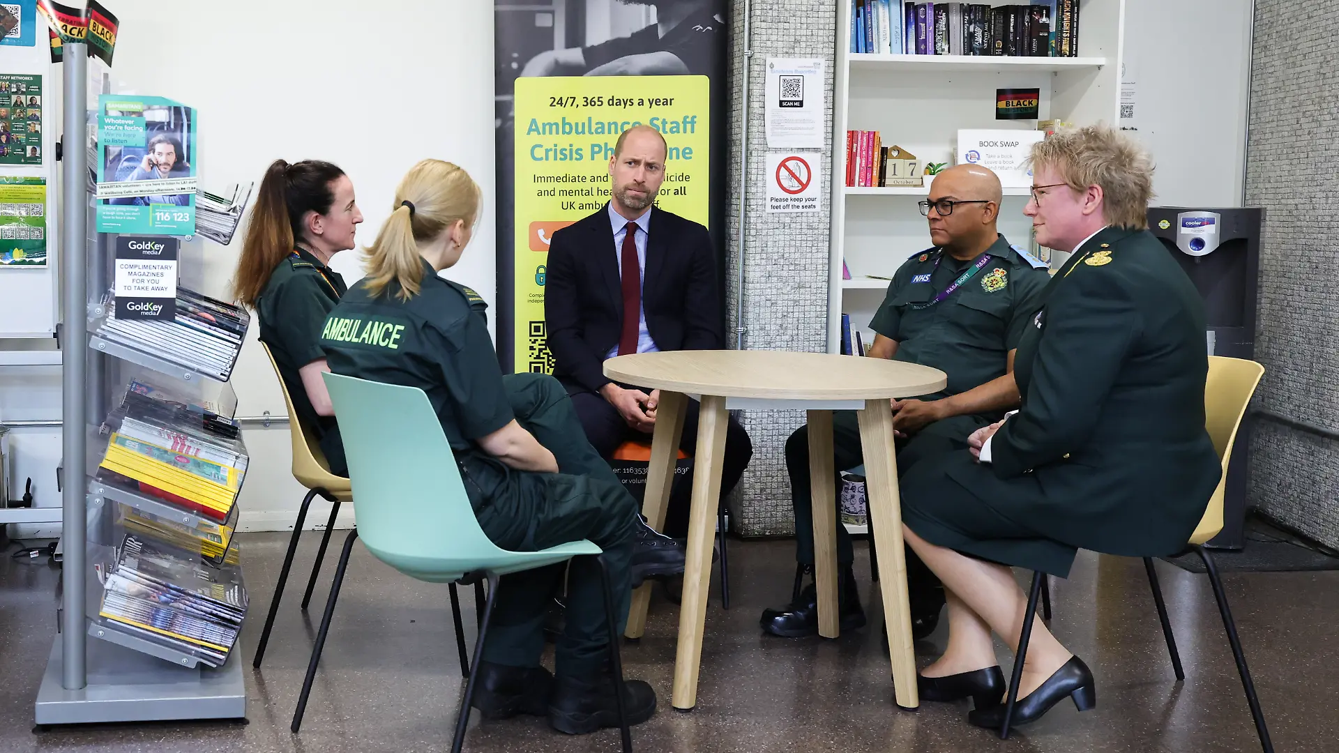  Prinz William besucht das Hauptquartier des London Ambulance Service in Waterloo