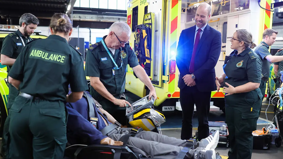 Prinz William besucht Londoner Rettungsdienst