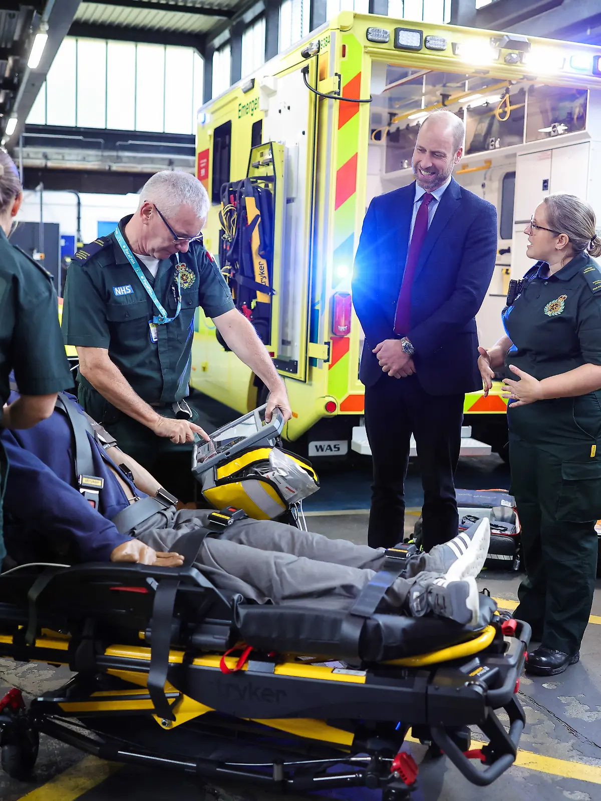 Prinz William besucht Londoner Rettungsdienst
