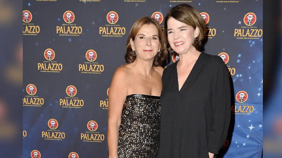 Susanne Daubner und Claudia Obert treffen sich zu gemeinsamen Abendessen.