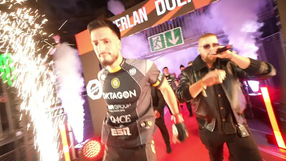Epischer Einlauf von Kollegah und Dulatov Rap-Ikone liefert exklusiven MMA-Song