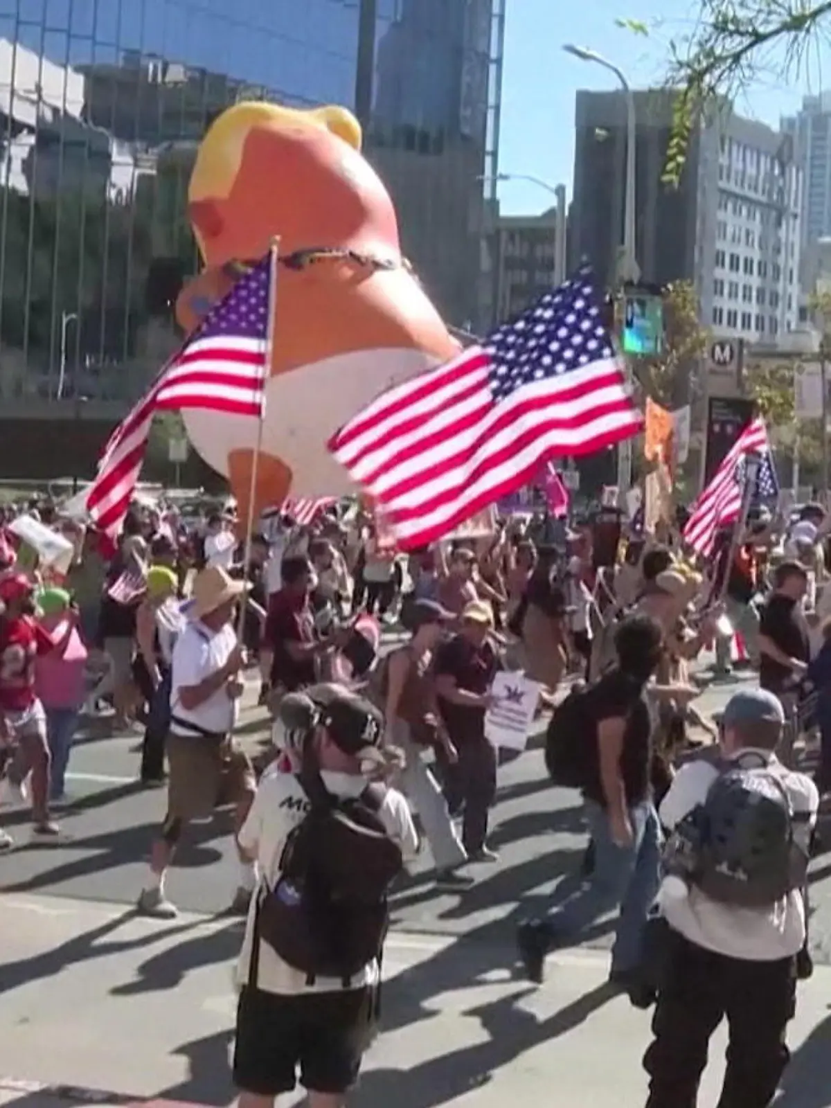 Bild zu: "Millionen auf den Straßen! Massenproteste gegen Donald Trump in den USA"