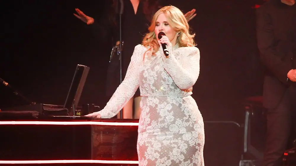 Maite-Kelly-singt-ber-hei-e-Liebesnacht-Dreimal-in-den-Himmel-gebracht-