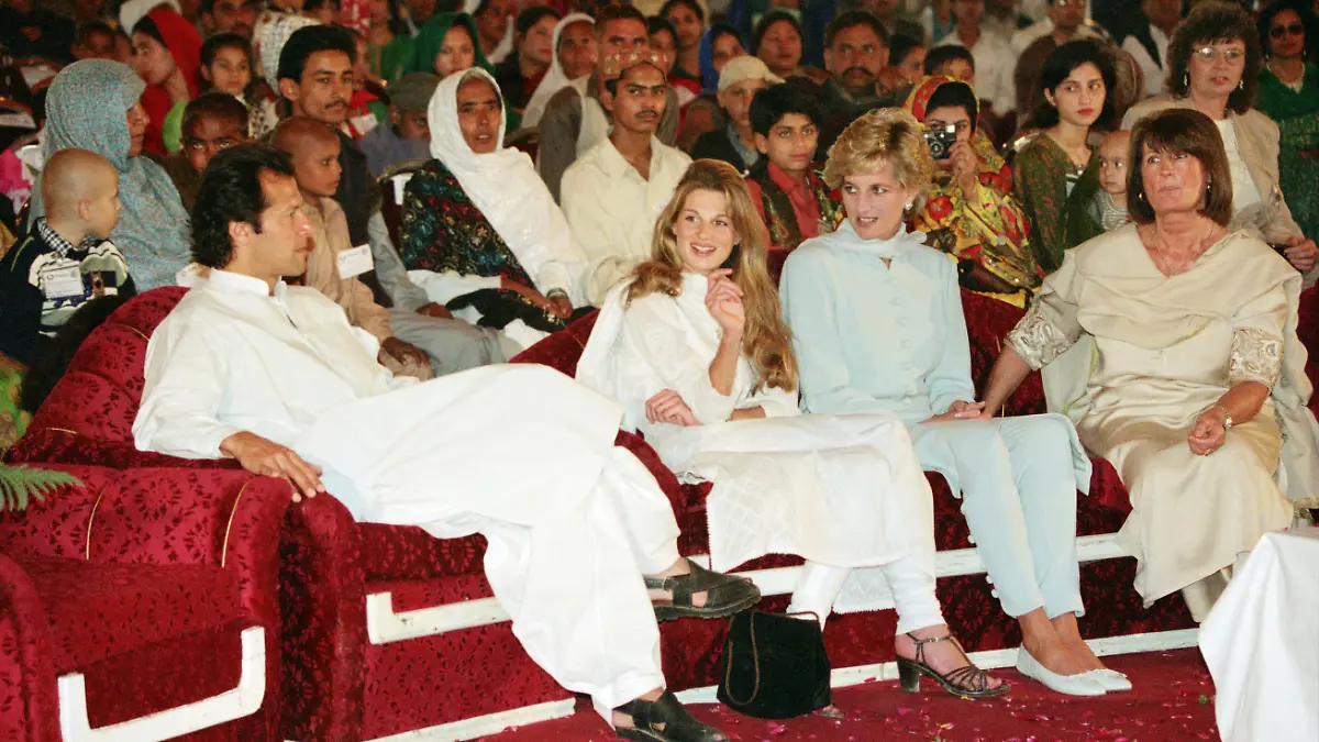 Lady Annabel Goldsmith (rechts) mit Lady Diana im Juni 1996