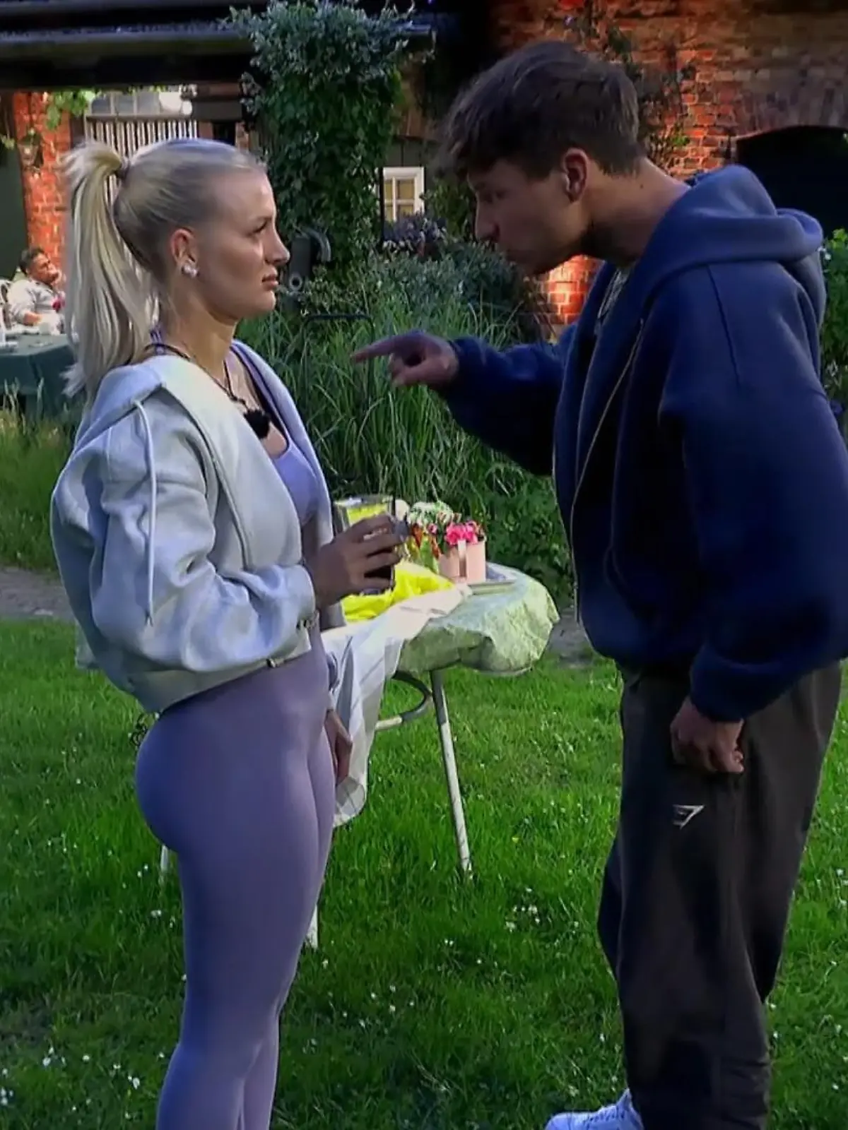 Edda und Micha kriegen sich im Sommerhaus in die Haare – mal wieder.