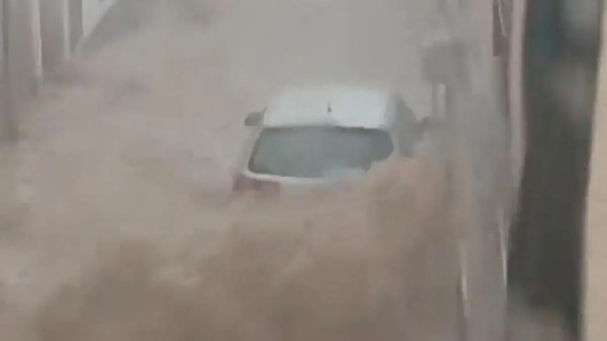 Heftiges Unwetter wütet in Urlaubsregion! Anwohner kämpfen gegen Wassermassen Sintflut in Spanien