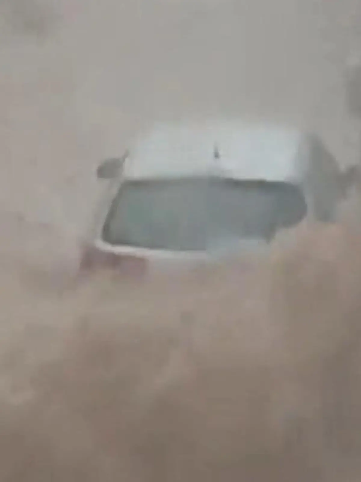 Bild zu: "Heftiges Unwetter wütet in Urlaubsregion! Anwohner kämpfen gegen Wassermassen"