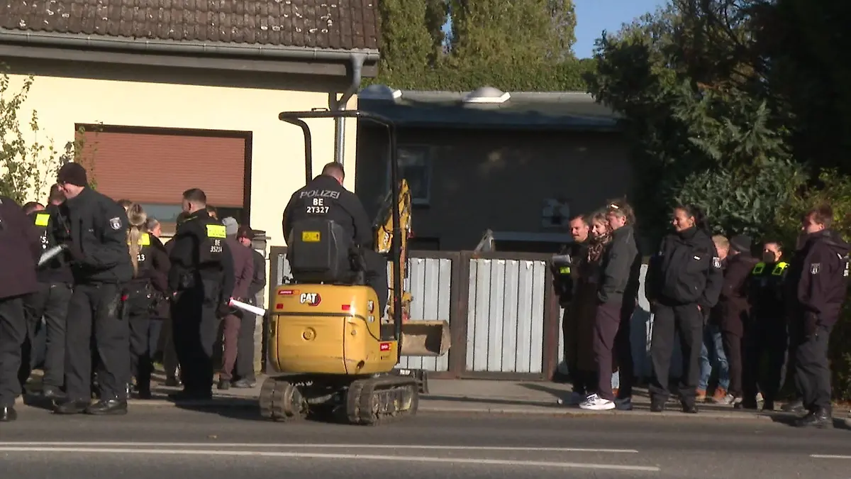 Bewegung im Fall Rebecca Reusch? Polizei durchsucht Haus der Oma von Florian R. Schülerin verschwand vor sechs Jahren