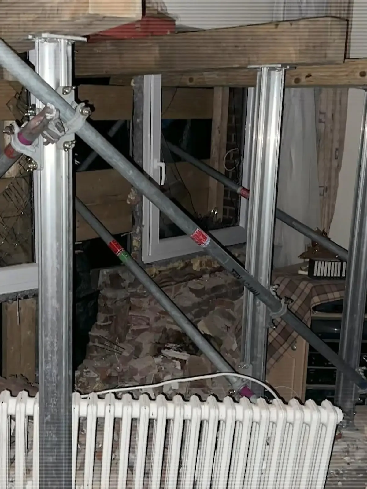 Auto crasht in Haus – doch Versicherung will nicht zahlen!