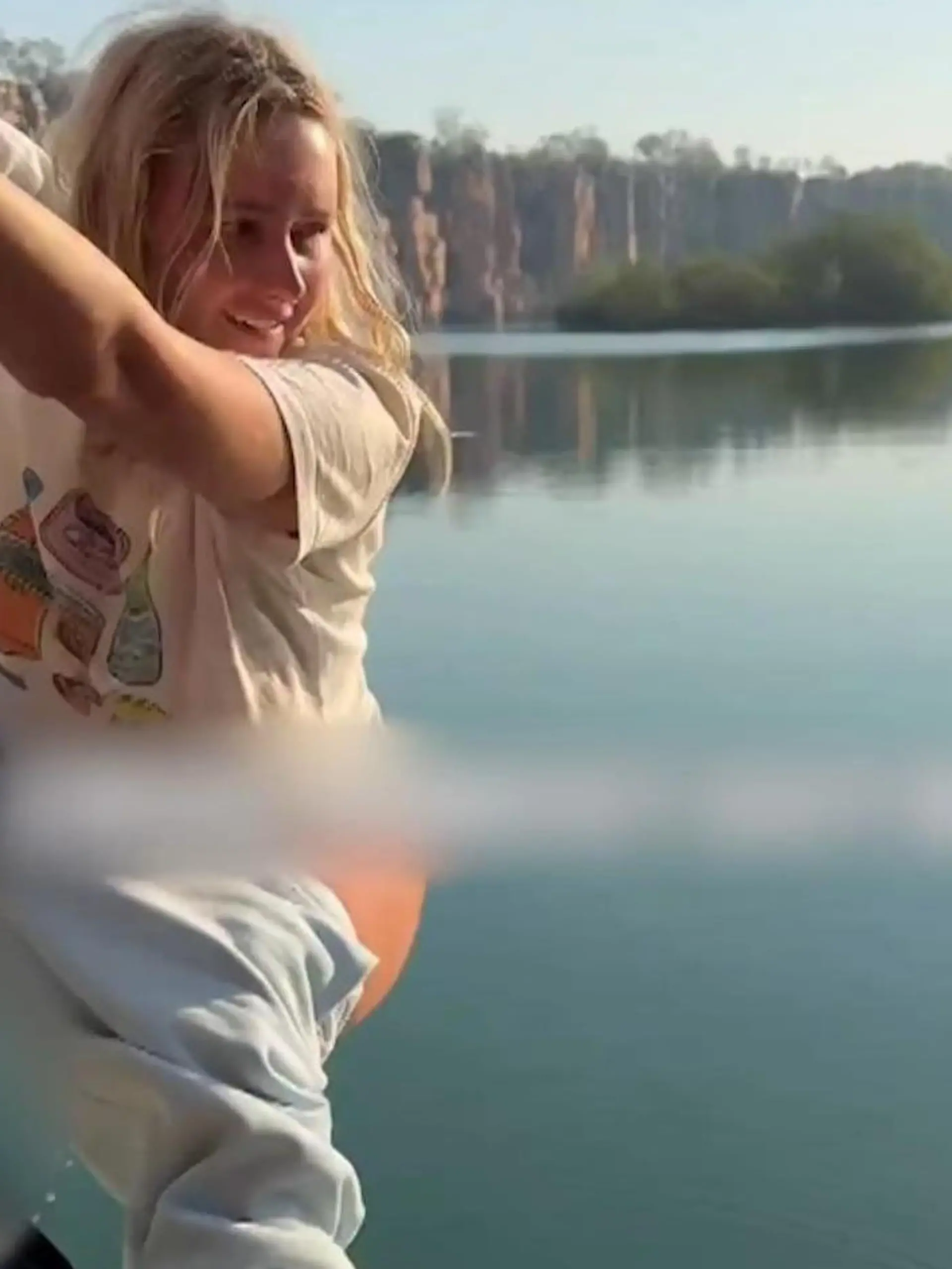Bild zu: "Surferin pinkelt in australischen See – und ganz Indien rastet aus!"