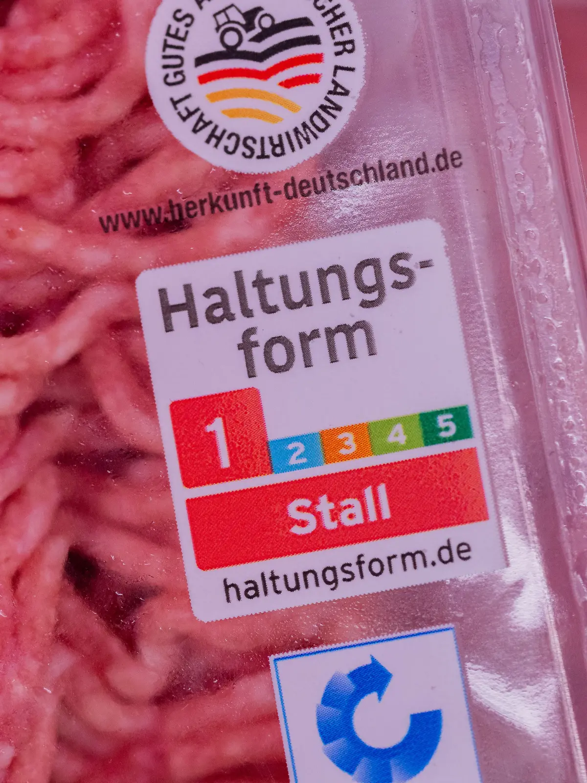 Bild zu: "Fleisch wird fairer – wird’s jetzt auch teurer? Aldi startet radikalen Umbau"