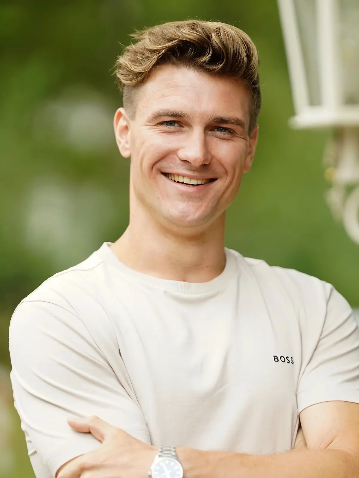 Ackerbauer Friedrich aus Nordrhein-Westfalen kann sich in der aktuellen „Bauer sucht Frau”-Staffel vor Bewerberinnen kaum retten. 