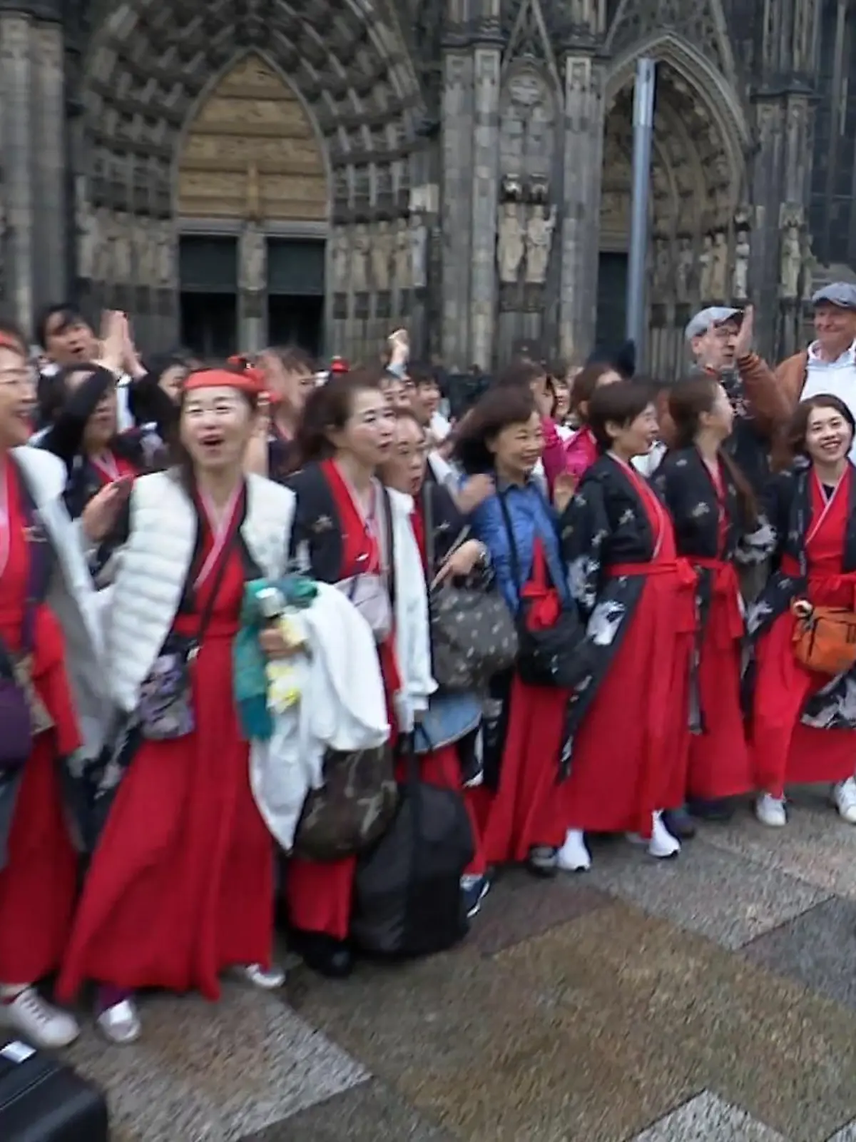 Bild zu: "Japanischer Chor singt „Stääne“"