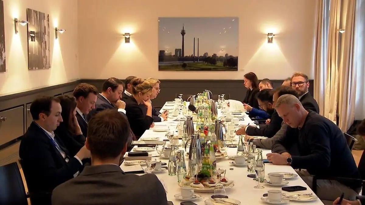 Debatte um Verteidigungsfähigkeit Forum in Düsseldorf