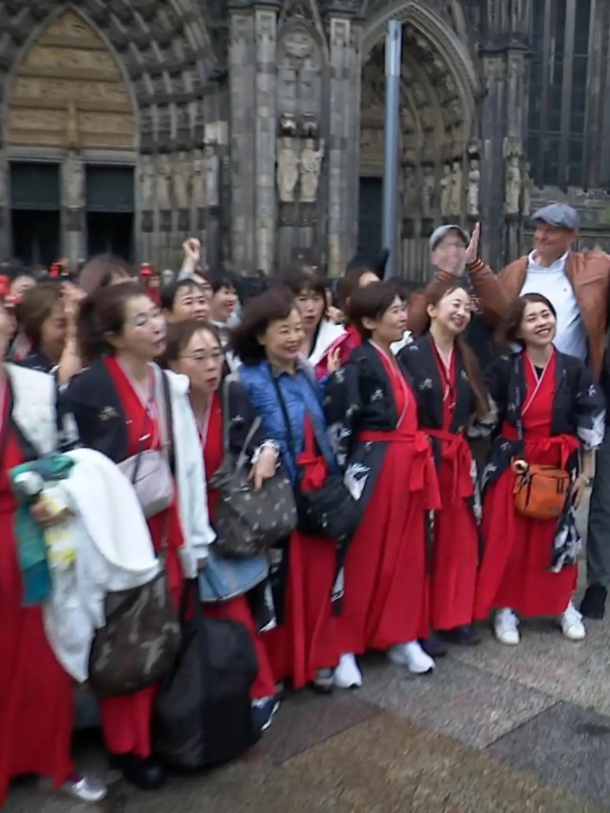 Bild zu: "Japanischer Chor singt „Stääne“"