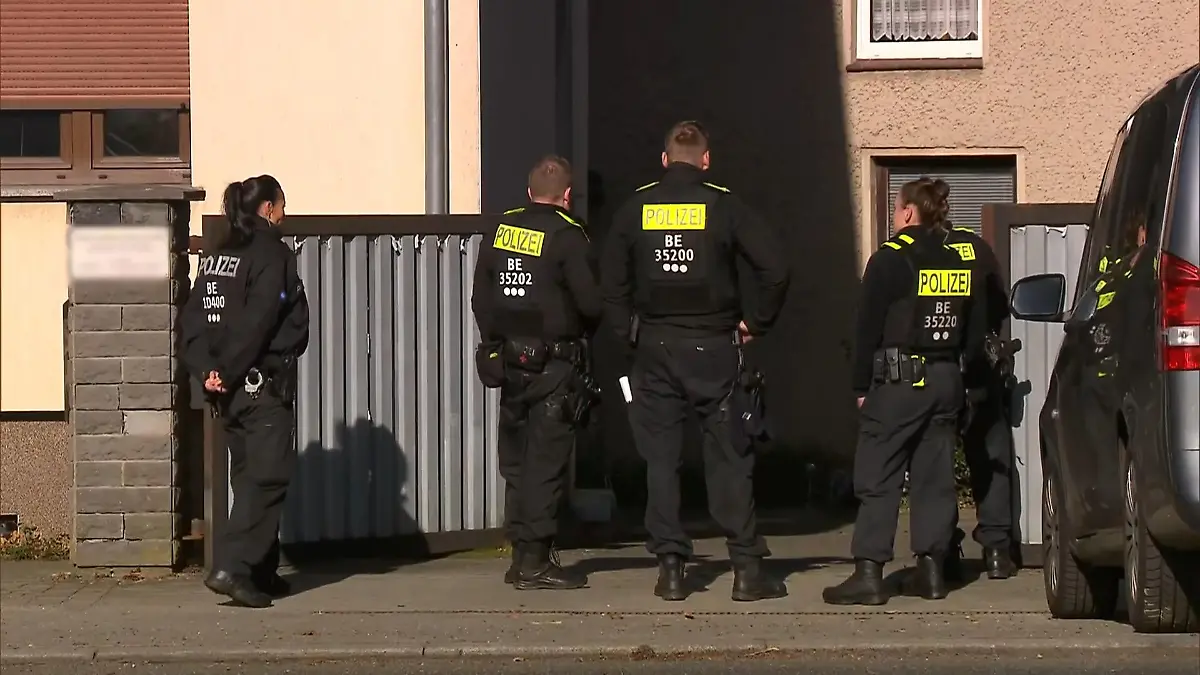 Mit Leichenspürhunden! Polizei durchsucht Grundstück nach vermisster Rebecca Schwager im Fokus der Ermittler