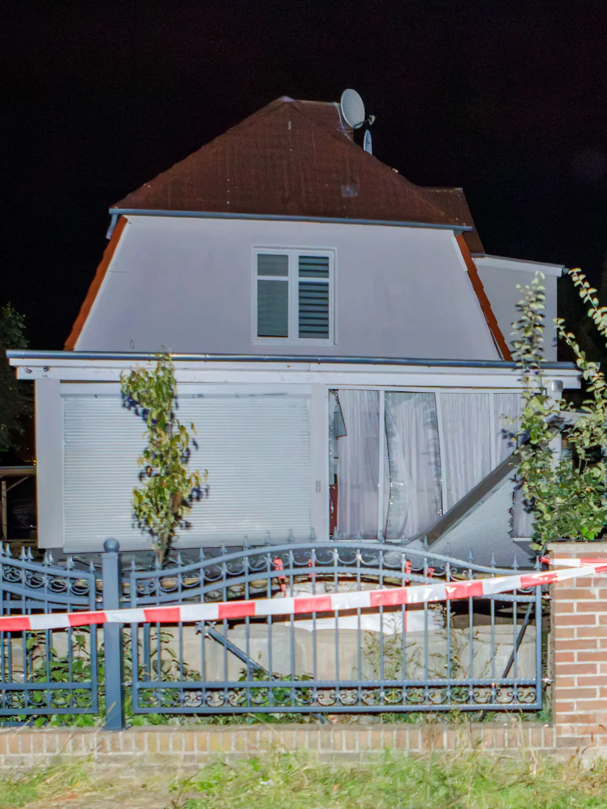 Bild zu: "Frau stirbt nach Verpuffung in Berliner Einfamilienhaus"