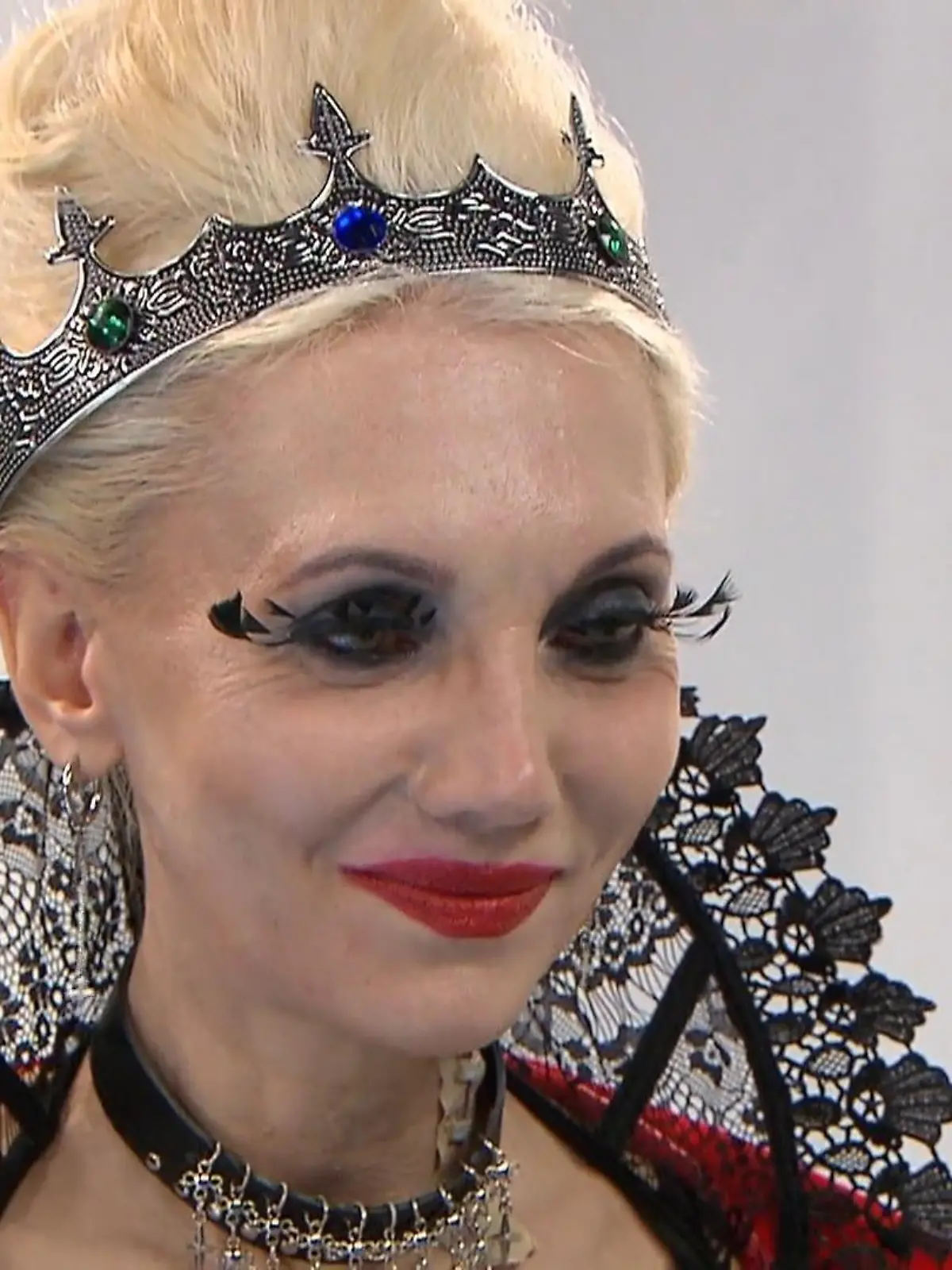 Bild zu: "Punkte für Natalie – ihr Look lässt die Konkurrenz staunen"