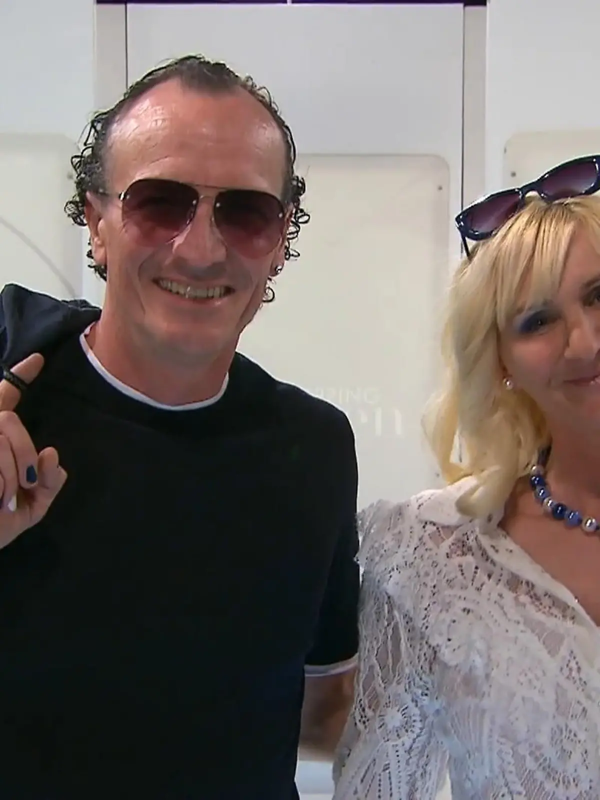 Bild zu: "Marianna und Michael setzen auf maritimen Schwarz-Weiß-Look"