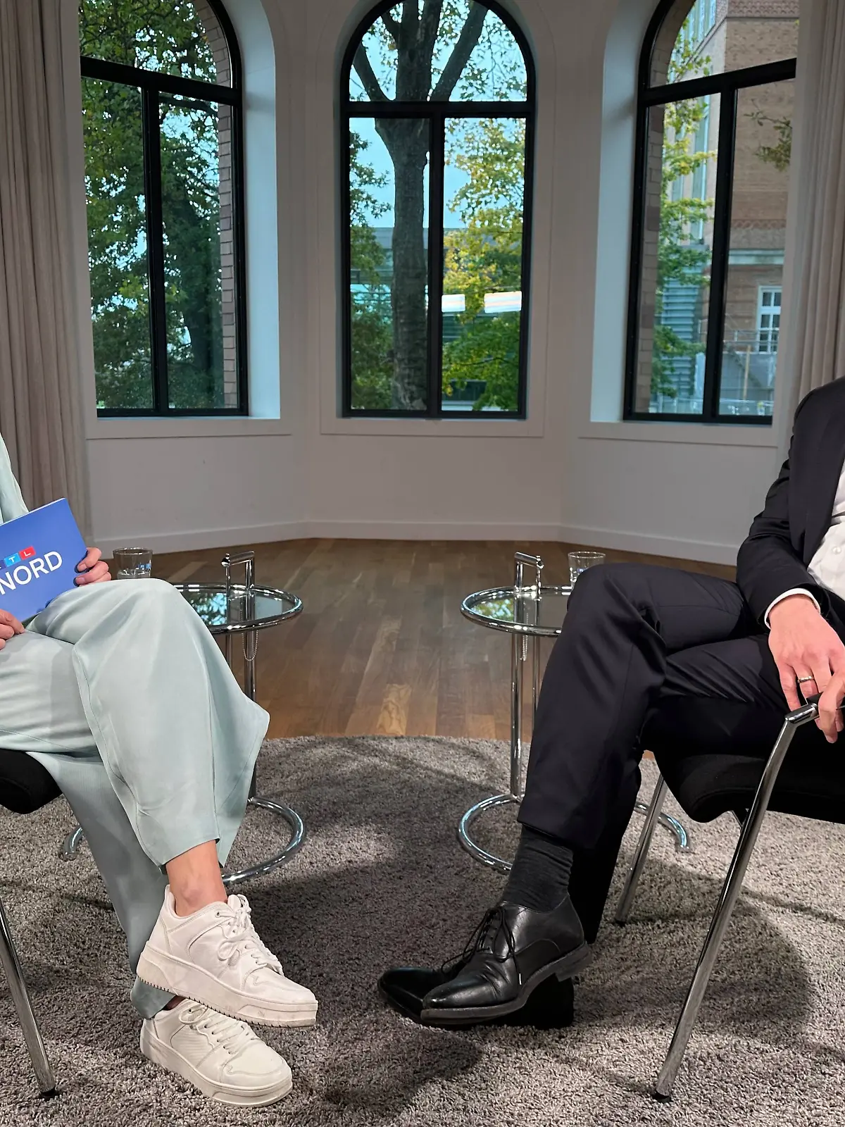 Kirsten von Keitz (RTL Nord-Studioleitung Kiel) und Schleswig-Holsteins Ministerpräsident Daniel Günther (CDU) im großen RTL Nord-Jahresinterview.