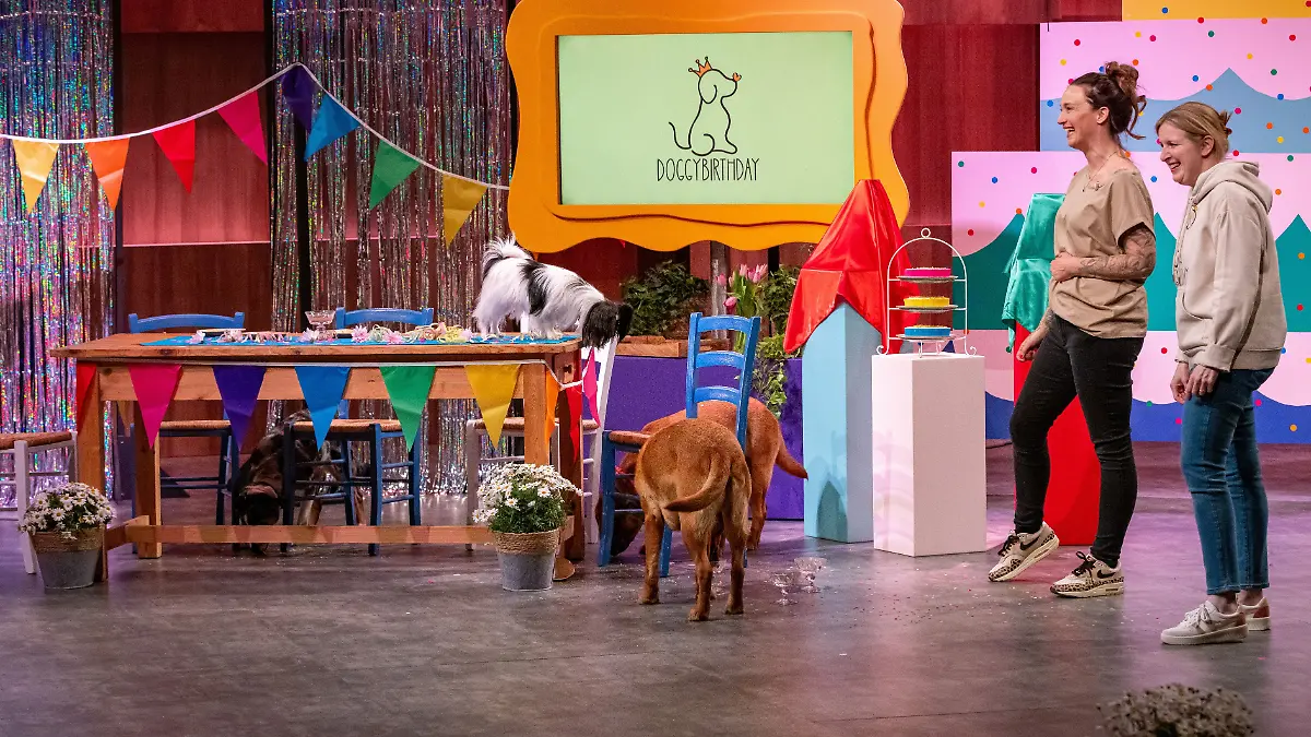 Nadine Peters (r.) und Pamela Tinnemeyer präsentieren mit Doggybirthday Produkte für Hundegeburtstage. Sie erhoffen sich ein Investment von 50.000 Euro für 20 Prozent der Firmenanteile.