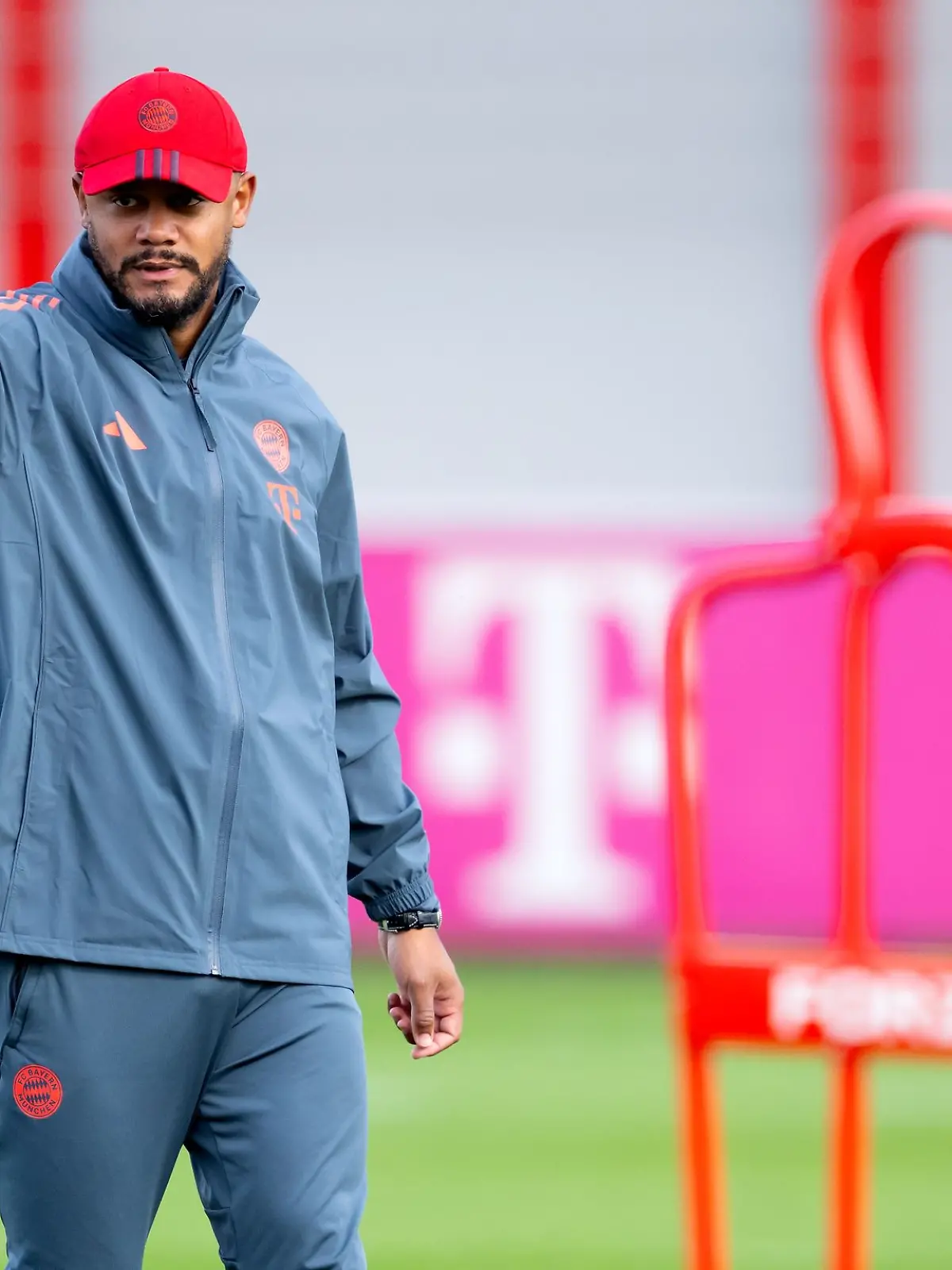 Bild zu: "«Der Boss bleibt»: Neuer Kompany-Vertrag vor Belgien-Duell"