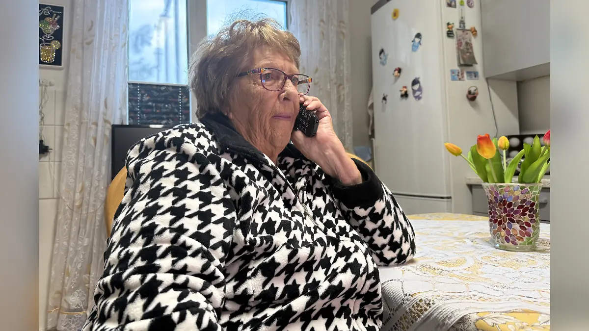 Die Seniorin überlistet die dreisten Telefonbetrüger