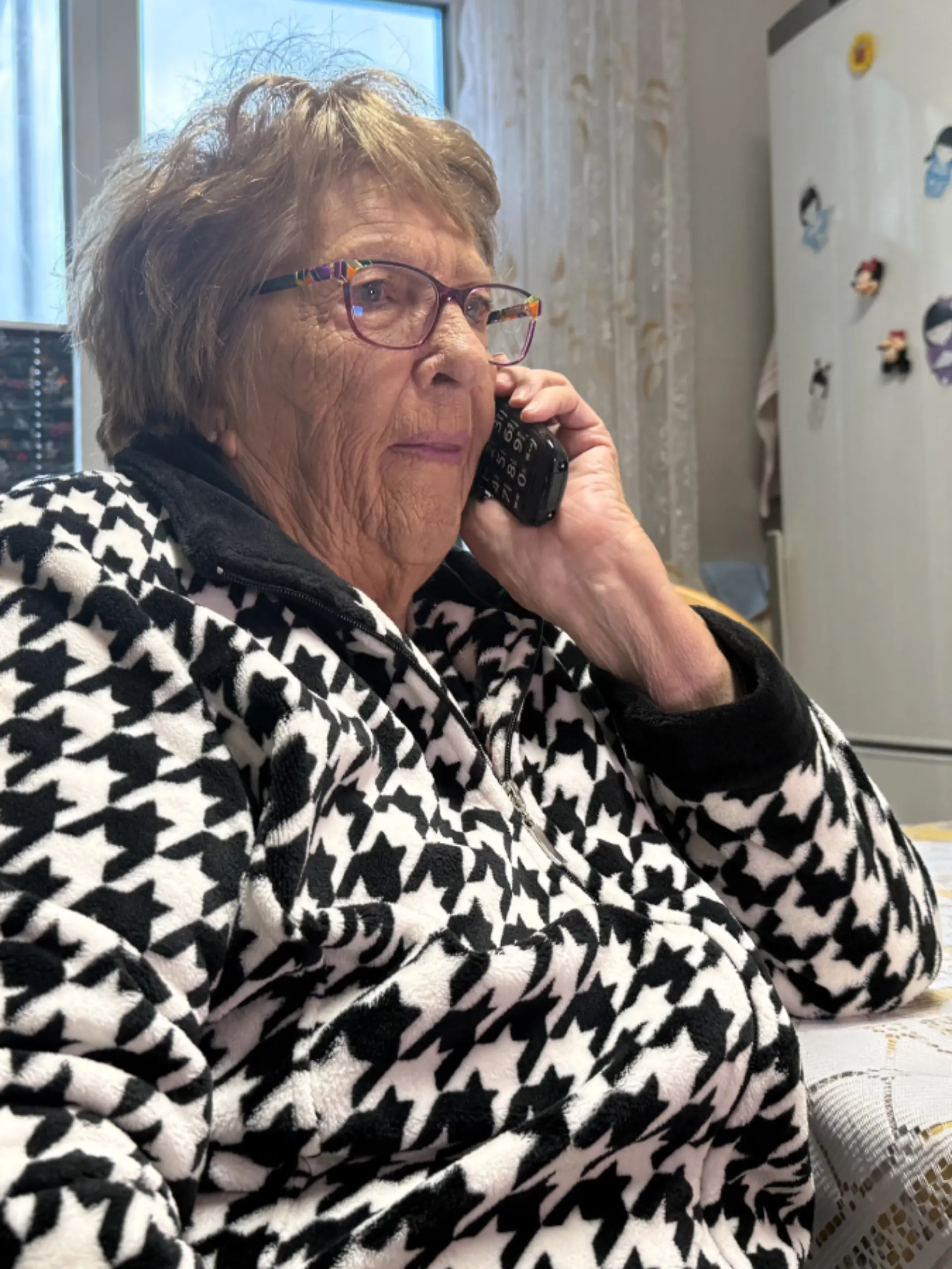 Die Seniorin überlistet die dreisten Telefonbetrüger