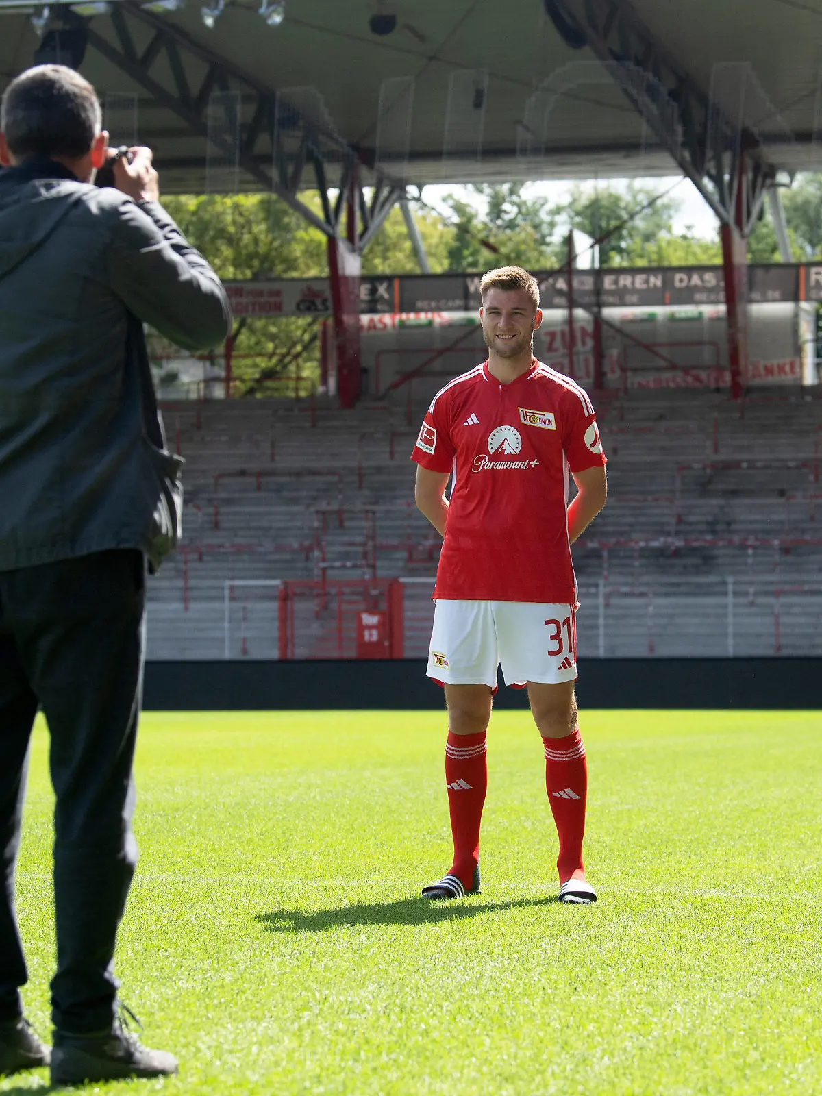 Robin Knoche 1. FC Union Berlin wird fotografiert 1. FC Union Berlin 1. Bundesliga, Porträttermin 2023/2024, 09.08. 2023, *** Robin Knoche 1 FC Union Berlin is photographed 1 FC Union Berlin 1 Bundesliga, portrait date 2023 2024, 09 08 2023, Copyright: xSebastianxRäppold/MatthiasxKochx