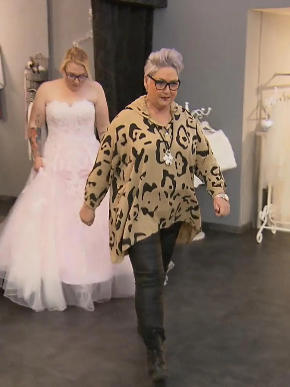 Bild zu: "Jessica braucht dringend ein neues Brautkleid"