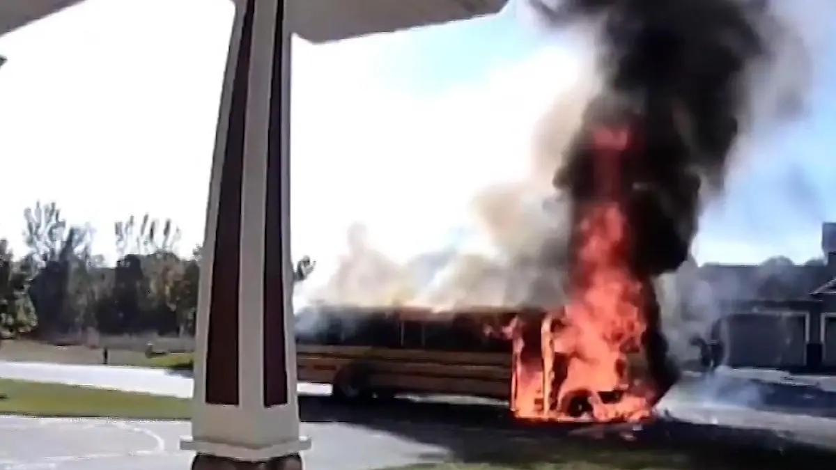 Schulbus explodiert! Helden-Mutter rettet 22 Grundschulkinder vor Flammen-Inferno „Ich dachte nur: Feuer!“