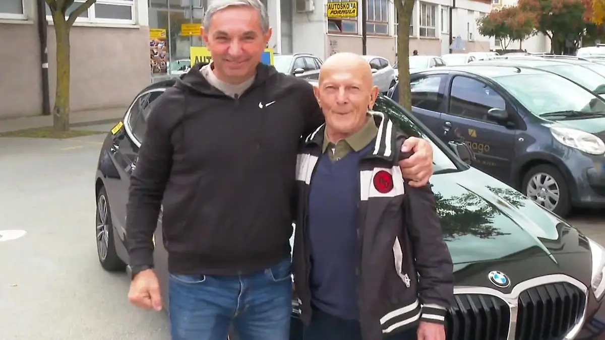 Milan macht mit 76 Jahren den Führerschein – aus diesem süßen Grund „Ich hatte Angst wie noch nie in meinem Leben“