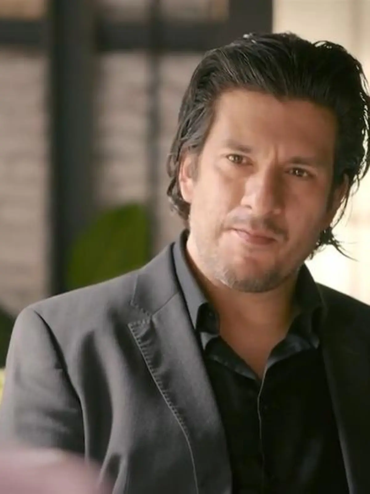 Bild zu: "Maximilian lässt sich von Kilian zu einem windigen Deal überreden"