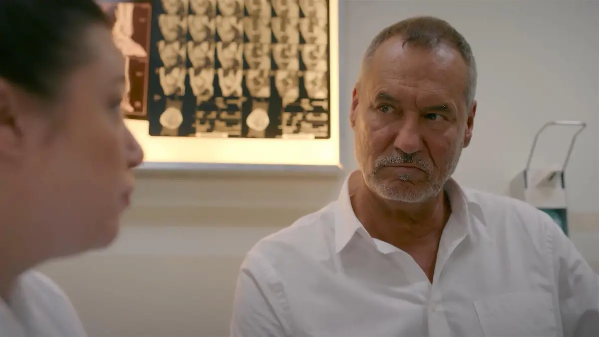 AWZ-Folge vom 29.10.25 auf RTL+: Richard wird von Vanessa über die  Operation aufgeklärt
