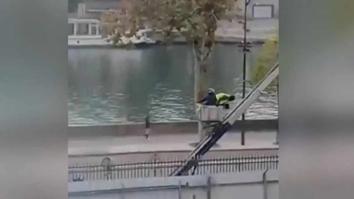Passant filmt Louvre-Diebe: Hier fliehen sie mit der 88-Millionen-Euro-Beute! Museumsraub in Paris