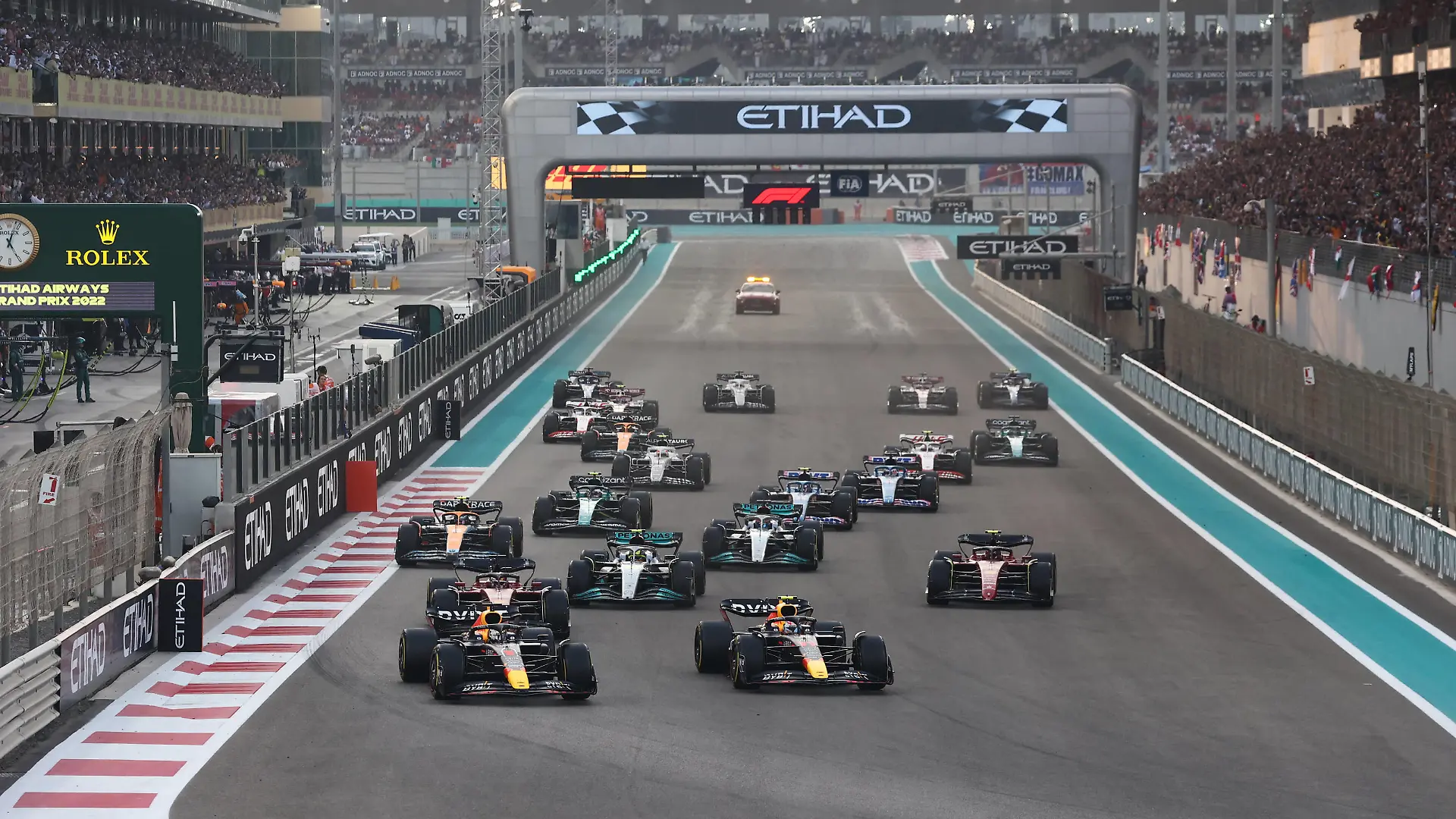 F1 Abu Dhabi Grand Prix Start of the Formula 1 Abu Dhabi Grand Prix at Yas Marina Circuit in Abu Dhabi, United Arab Emirates on November 20, 2022. Abu Dhabi United Arab Emirates PUBLICATIONxNOTxINxFRA Copyright: xJakubxPorzyckix originalFilename:porzycki-f1abudha221120_npwaT.jpg