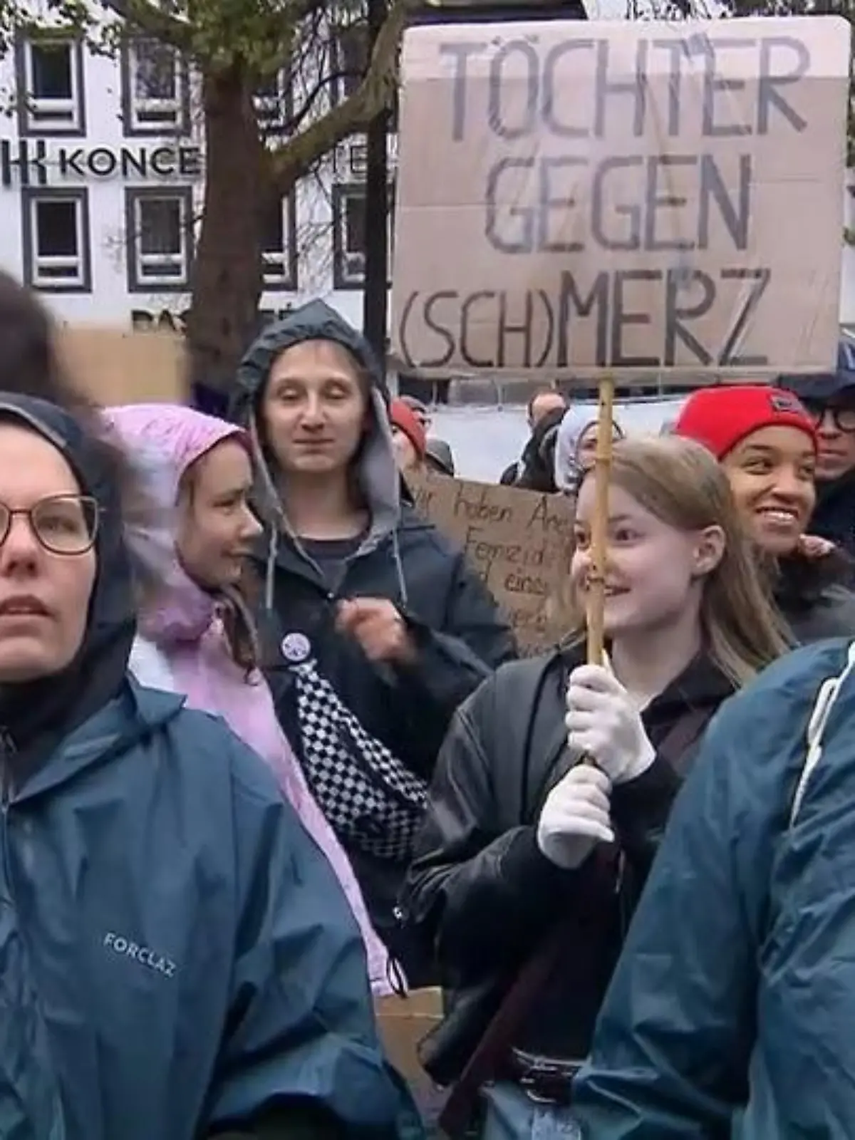 Bild zu: "Proteste gegen Merz"