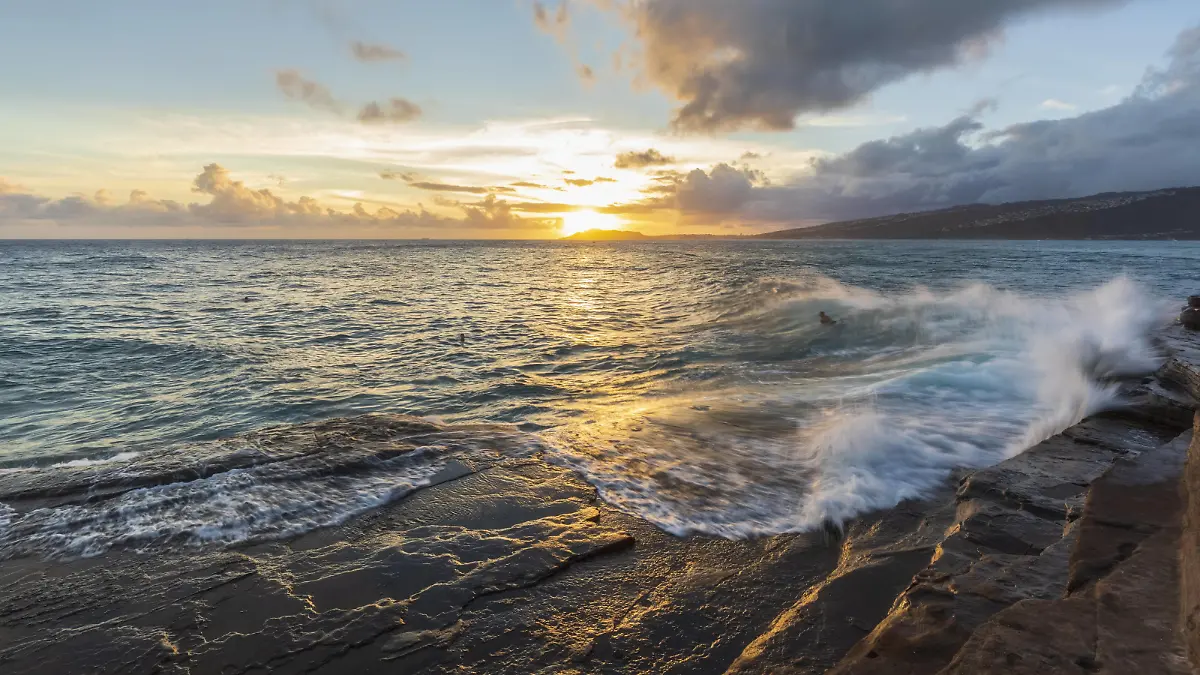  USA, Hawaii, Oahu, China Wall at sunset PUBLICATIONxINxGERxSUIxAUTxHUNxONLY FOF10272